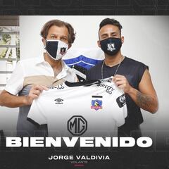 Oficial: Valdivia vuelve a Colo Colo y firma por tres meses