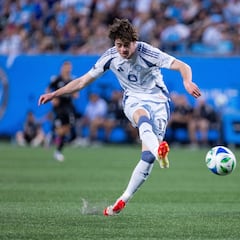 América y Monterrey lo quieren, Chivas se mete a la pelea