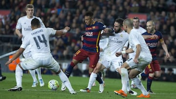 Neymar, durante un partido entre el Barcelona y el Real Madrid.