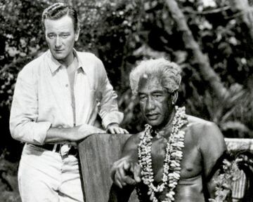 Duke Kahanamoku, "El Gran Kahuna" inventor del surf moderno