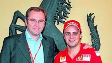 <b>LISTO. </b>Massa posa junto a Domenicali.