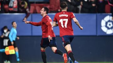 PAMPLONA, SPAIN - JANUARY 03: Kike of Osasuna celebrates after scoring their side&#039;s first goal during the LaLiga Santander match between CA Osasuna and Athletic Club at Estadio El Sadar on January 03, 2022 in Pamplona, Spain. (Photo by Juan Manuel Serrano Arce/Getty Images)