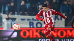 James Rodríguez en acción de juego con Olympiacos.