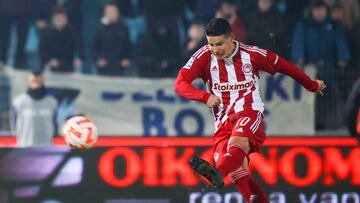 James Rodríguez en acción de juego con Olympiacos.