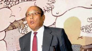 EXPLICACIONES. Hanaregoma, máximo dirigente de la Asociación de SUmo de Japón, compareció ante los medios para dar explicaciones sobre el escándalo generado por el supuesto amaño de combates.