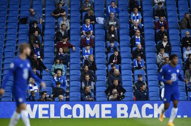 El encuentro amistoso que disputaron el día 29 el Brighton y el Chelsea en el Falmer Stadium, con capacidad para
33.666 espectadores, sirvió como test para el futuro regreso de los aficionados a los campos de fútbol ingleses.
Se permitió la entrada a 2.500 fans, que pudieron ver el primer gol de Werner como jugador blue (1-1).