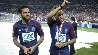 Alves: PSG must play for Neymar as teams do for Ronaldo and Messi