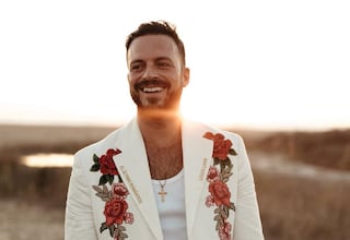 Así es ‘Maradona’, la nueva canción del artista sevillano Luis Larr que mezcla el flamenco y el rock en mitad de Nápoles