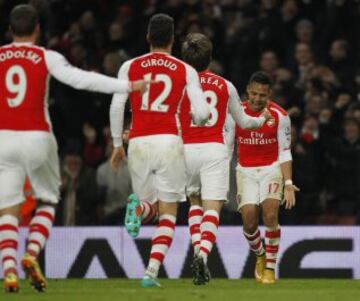 Arsenal\x92s Chilean striker Alexis Sanchez (R) celebrates scoring the winning goal of the English Premier League football match between Arsenal and Southampton at the Emirates Stadium in London on December 3, 2014. Arsenal won the game 1-0.  AFP PHOTO/IAN KINGTON

RESTRICTED TO EDITORIAL USE. NO USE WITH UNAUTHORIZED AUDIO, VIDEO, DATA, FIXTURE LISTS, CLUB/LEAGUE LOGOS OR \x93LIVE\x94 SERVICES. ONLINE IN-MATCH USE LIMITED TO 45 IMAGES, NO VIDEO EMULATION. NO USE IN BETTING, GAMES OR SINGLE CLUB/LEAGUE/PLAYER PUBLICATIONS.