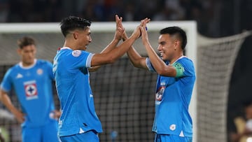 Soccer Football - CONCACAF Champions Cup - Final - Cruz Azul v Vancouver Whitecaps - Estadio Olimpico Mexico 1968, Mexico City, Mexico - June 1, 2025 Cruz Azul's Angel Sepulveda and Cruz Azul's Carlos Rodriguez celebrate after winning the CONCACAF Champions Cup REUTERS/Henry Romero