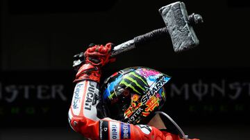 Ducati Team&#039;s Spanish rider Jorge Lorenzo celebrates after winning the Catalunya Moto GP Grand Prix race at the Catalunya racetrack in Montmelo, near Barcelona on June 17, 2018. / AFP PHOTO / Josep LAGO