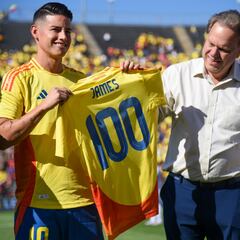 James recibe reconocimiento por su partido 100 con la Selección