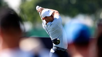 Rory McIlroy durante la segunda ronda del Dubai Invitational 2024.