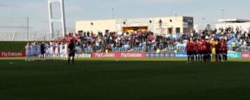 Minuto de silencio en el Alfredo Di Stéfano antes del comienzo del Castilla - Mallorca.