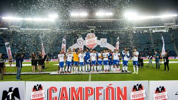 Action photo during the Cruz Azul (MEX) vs Futebol Clube do Porto (POR) corresponding party to the Super Copa Tecate 2017.
Foto de accion durante el partido Cruz Azul (MEX) vs Futebol Clube do Porto (POR), Correspondiente a la Super Copa Tecate 2017, en el estadio Azul, en la foto: Jugadores de Cruz Azul Campeones
17/07/2017/MEXSPORT/Victor Leon.