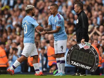 Minuto 65. Manchester City y Tottenham Hotspur empatan a dos. Guardiola da entrada a Gabriel Jesus por Agüero.