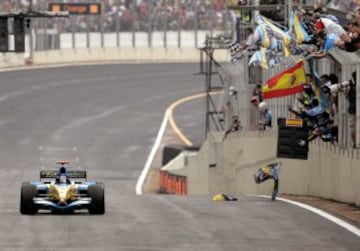 El 25 de septiembre de 2005, Fernando Alonso conquistó el primer Mundial de su carrera tras quedar tercero en el Gran Premio de Brasil.