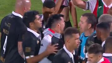 Medel entró a una pelea y encaró a todos: ¡empujón a un árbitro!