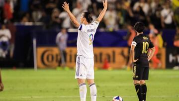 En los cuatro partidos que han sostenido LA Galaxy y LAFC, el sueco tiene mejores n&uacute;meros frente al atacante mexicano y a continuaci&oacute;n te los presentamos