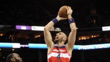 Marcin Gortat (20-7) arrasa a unos desquiciados Hornets