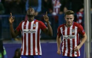 Jackson Martínez se quita la presión de varios partidos sin anotar. El estadio Vicente Calderón le demuestra cariño.