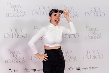 La cantante Blanca Paloma posa durante el photocall previo al concierto Lola Índigo en el Estadio Riyadh Air Metropolitano.
