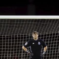 Casillas iguala el récord de partidos de Xavi en Champions