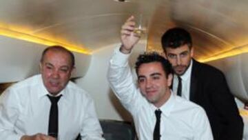 <b>BRINDIS CON SU PADRE JOAQUIM. </b>Xavi tuvo un feliz regreso a Barcelona, pese a que quedó tercero en la votación por el Balón de Oro.
