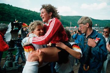 El legado de la selección alemana comenzaría en 1989, donde venció en la final por 4-1 ante Noruega. Este partido se disputó en el Osnatel-Arena, estadio que pertenece al Vfl Osnabrück, equipo que juega en la 2.Liga, con una capacidad de 16.100 espectadores. Destacar que Osnabrück es la tercera ciudad más grande del estado federado de Baja Sajonia, en Alemania. La anfitriona se impuso a Noruega por 4-1, con un doblete de Ursula Lohn. También marcaron Mohr y Fehrmann para las alemanas, mientras que para las noruegas anotó Sissel Grude. Las máximas goleadoras precisamente de esta competición en la fase final fueron Ursula Lohn y Sissel Grude, con cuatro tantos cada una. Un aspecto que hay que destacar de esta edición es que fue la que contó con mejor media de espectadores, con una cantidad de 8.750 de aficionados por partido. El balón de oro este año fue para la centrocampista alemana Doris Fitschen.