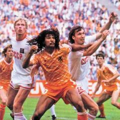 10 grandes futbolistas que no triunfaron como entrenadores