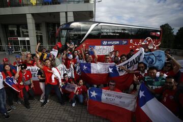 Decenas de chilenos llegaron a darle apoyo a la Roja.
