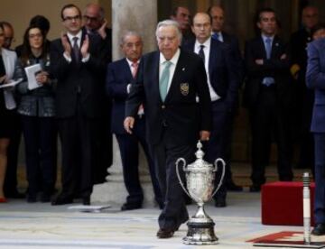 Premio Nacional Francisco Fernández Ochoa pare reconocer la trayectoria de una vida entregada, de manera notoria, a la práctica, organización, dirección, promoción y desarrollo del deporte.