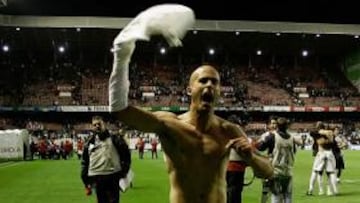 <b>SIGUE. </b>Nunes celebra una victoria del Mallorca en San Mamés.