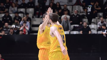 Mike Tobey y John Shurna, del Dreamland Gran Canaria, chocan tras una buena acción frente al Besiktas en la Eurocup.