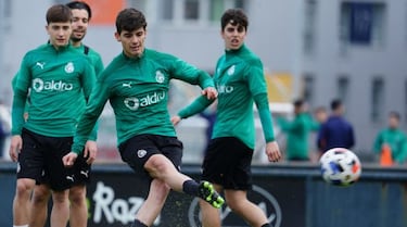 Riki mueve las piezas en busca de un partido que cuenta para tres ligas