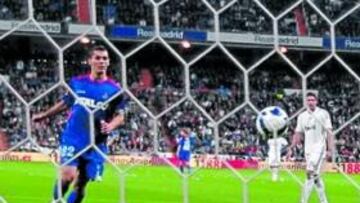 <b>GRAVE ERROR. </b>Casquero lanzó el penalti que le hizo Pepe, pero tiró a lo Panenka y Casillas lo paró.