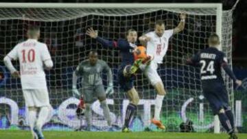 Un gol en propia puerta evita la derrota del PSG ante el Lille