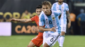 Lucas Biglia es otro de los futbolistas que se ha mencionado, pero su nombre ha perdido fuerza en las últimas semanas. También suena en el Anderlecht. 