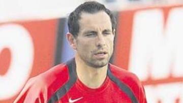 <b>DUDA. </b>Petrov se ejercitó ayer en solitario en el Vicente Calderón.