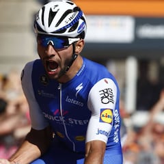 El colombiano Gaviria reina al sprint entre abanicos y es líder