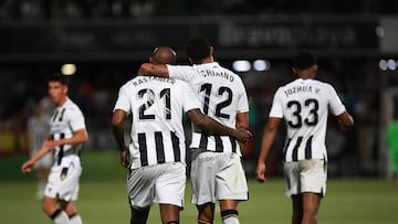 Los jugadores del Castell¨®n celebran un gol.