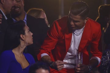 El jugador de la Juventus y su pareja acudieron a los MTV European Music Awards (EMA) en Sevilla, donde disfrutaron de la mejor música actual.