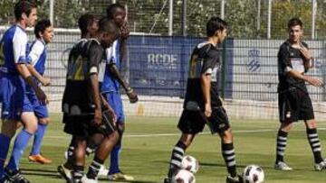 <b>UN SUEÑO. </b>Los jugadores participantes en el Draft entrenando una de estas jornadas en la Ciudad Deportiva de Sant Adrià.