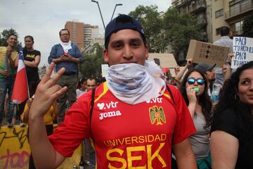 Hinchas de distintos clubes llegaron hasta Plaza Italia para ser parte de la manifestación más masiva. Hasta los archirrivales se tomaron fotografías juntos.