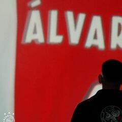 Vídeo: La emotiva despedida que le dedicó el Ajax a Edson Álvarez