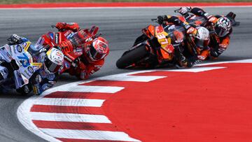 Acosta rodó tercero, tras los Márquez, hasta la vuelta 11.