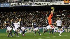 Raphaël Varane, Carvalho y Raúl Albiol cumplen a la perfección