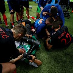 Croacia atropelló y celebró el gol de la victoria con un fotógrafo