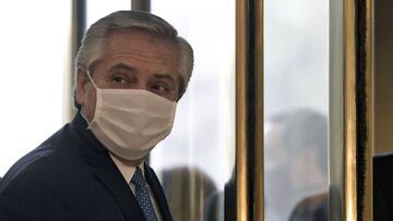 Argentina's President Alberto Fernandez wears a face mask as he arrives at a camaraderie meeting with the Armed Forces at Defence Ministry in Buenos Aires, on July 22, 2020 amid the COVID-19 novel coronavirus pandemic. - Argentina is reopening its economic activity in the capital Buenos Aires, relaxing coronavirus containment measures despite continued high infection rates. (Photo by Juan MABROMATA / AFP)