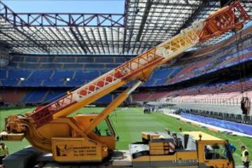 Los preparativos de San Siro para la Champions en imágenes